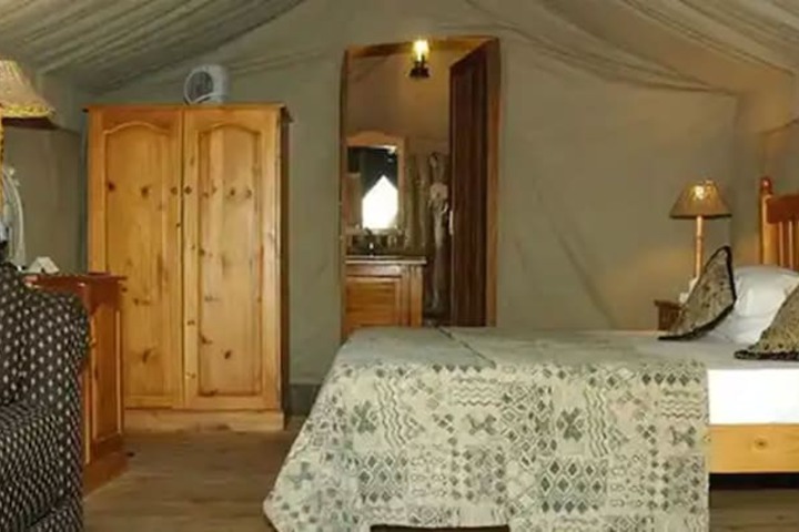 Room 5 of 17