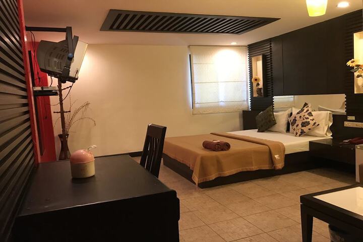 Room 8 of 10