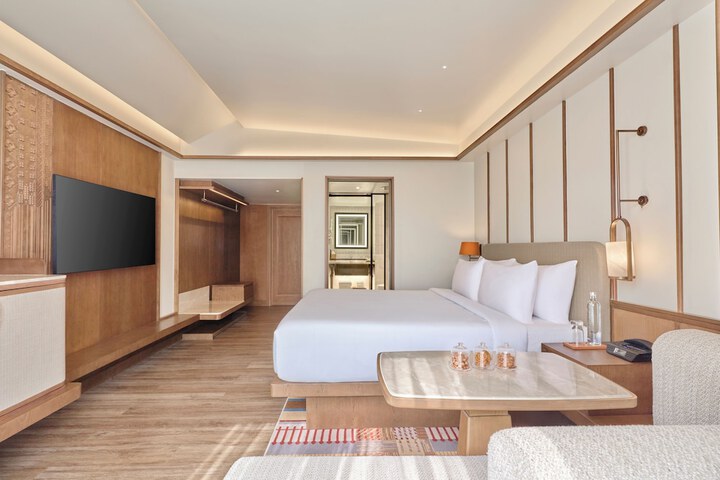 Room 4 of 27
