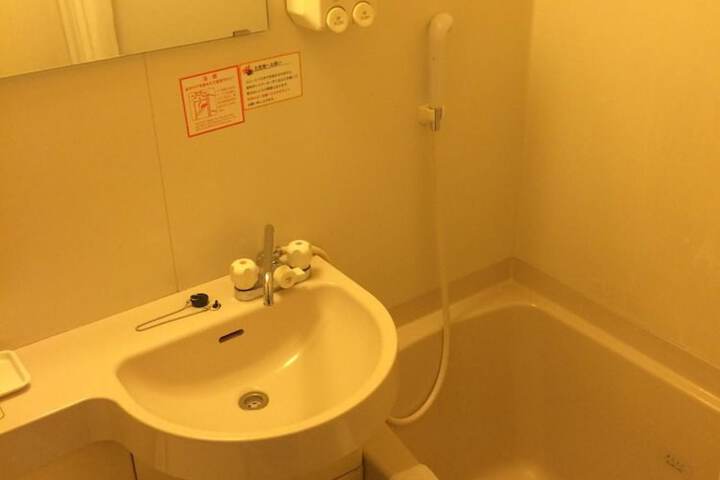 Room 16 of 34