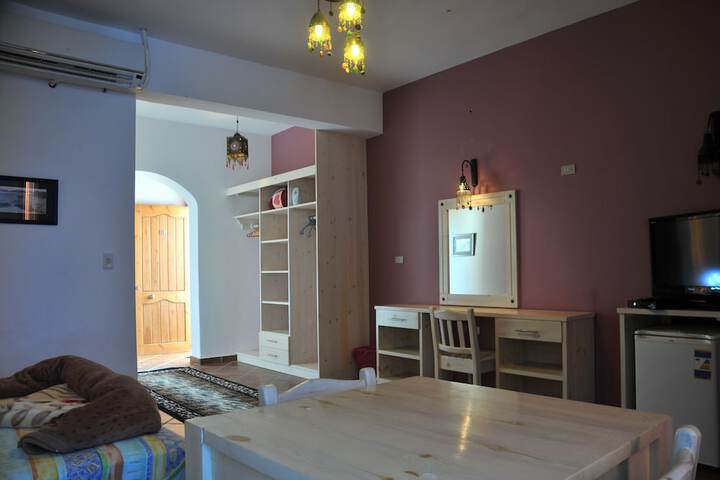 Room 10 of 32