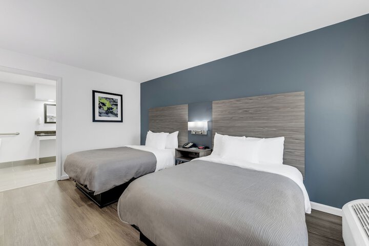 2 Double Beds (11 of 11)