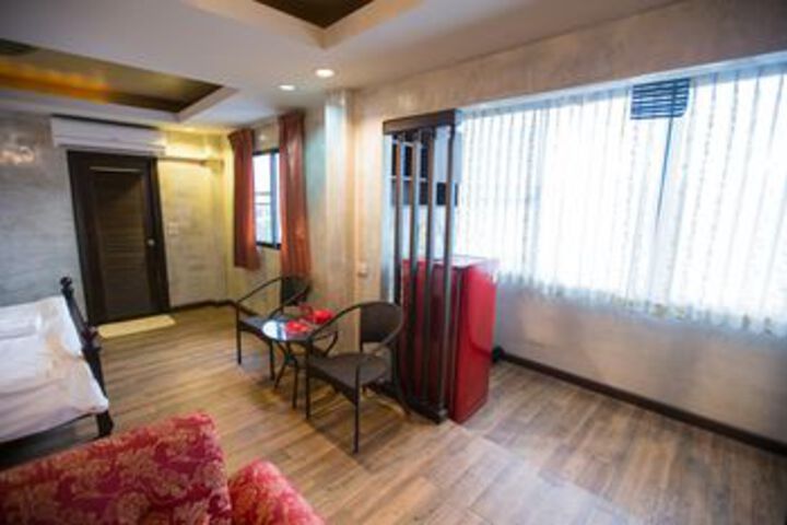 Room 7 of 38