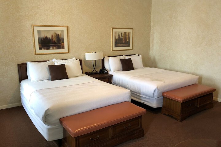 Standard Double Room 2 Queen Beds (3 of 5)