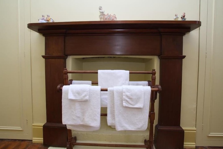 Room 3 of 28