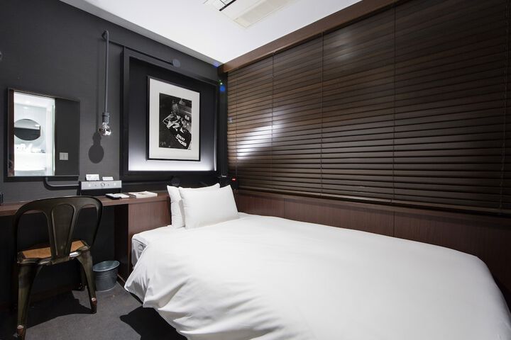 Room 4 of 25