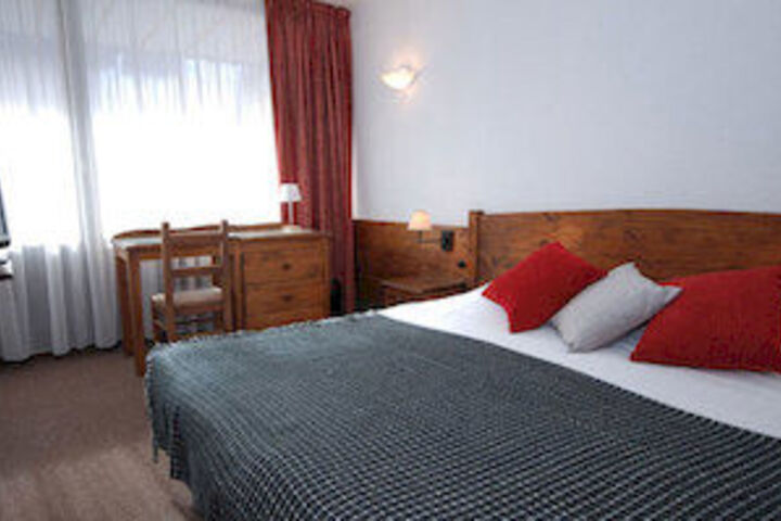 Room 13 of 38