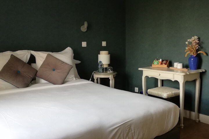 Room 5 of 24