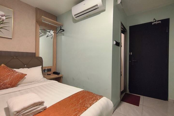 Room 9 of 60