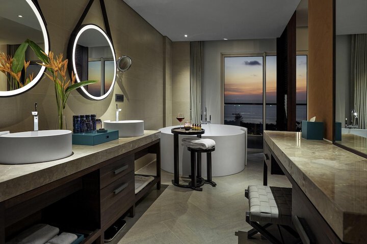 Room 15 of 77