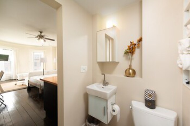 Room 4 of 63