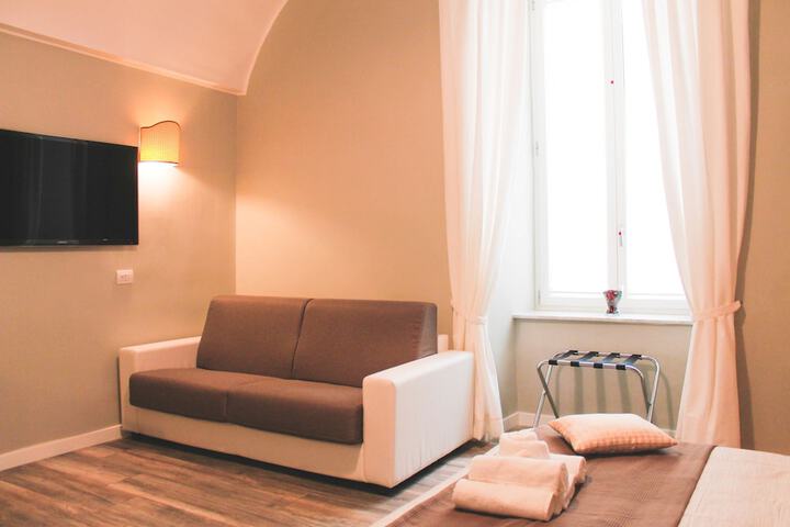 Room 8 of 11