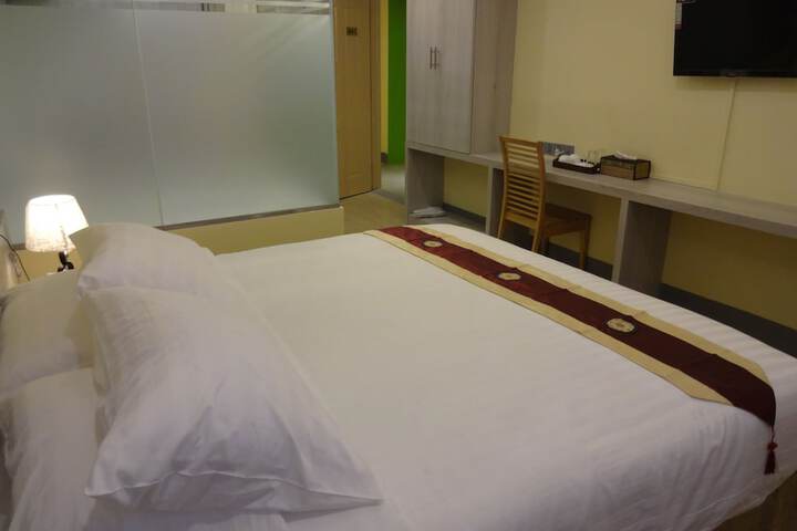 Room 6 of 25