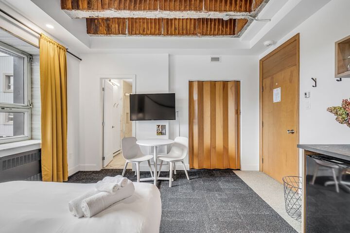Room 42 of 147