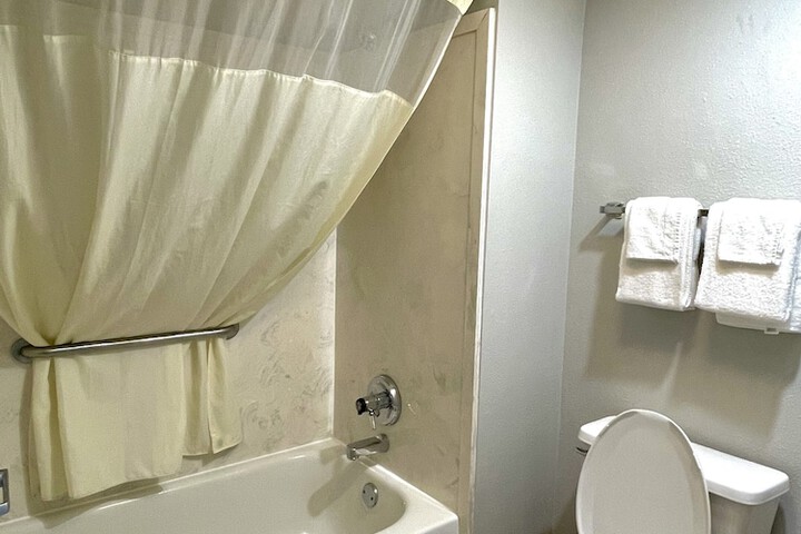 Room 4 of 17
