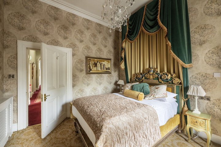 Room 14 of 80