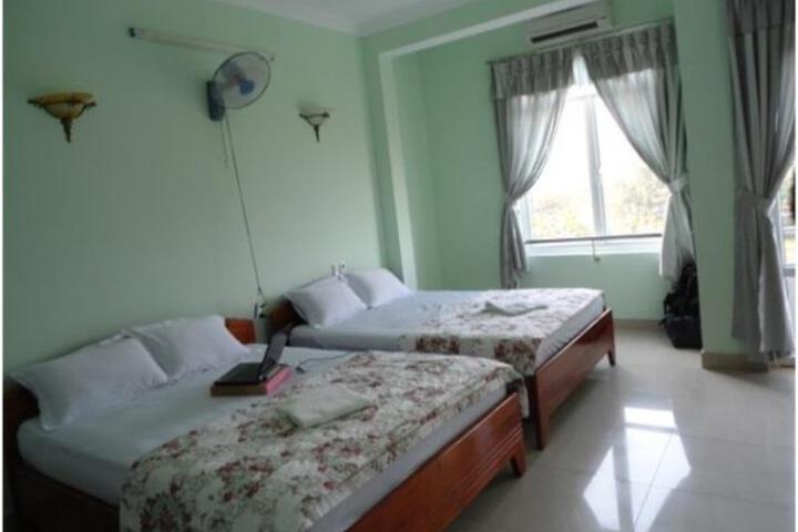 Room 4 of 6