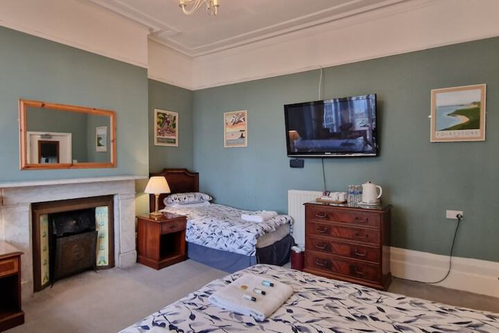 Room 33 of 49