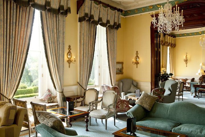 Lounge 104 of 137