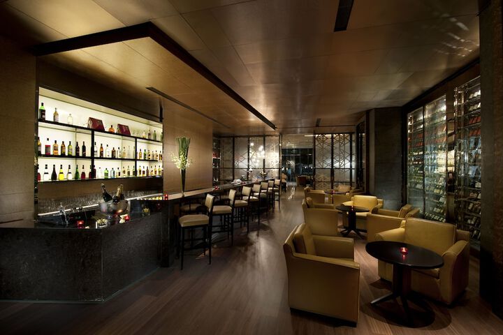 Lounge 90 of 133