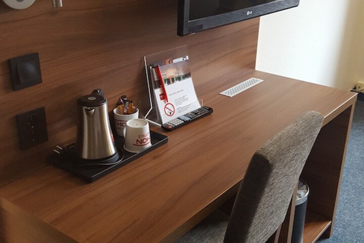 Room 4 of 61