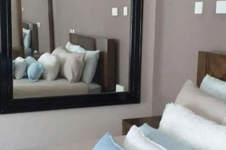 Room 3 of 8