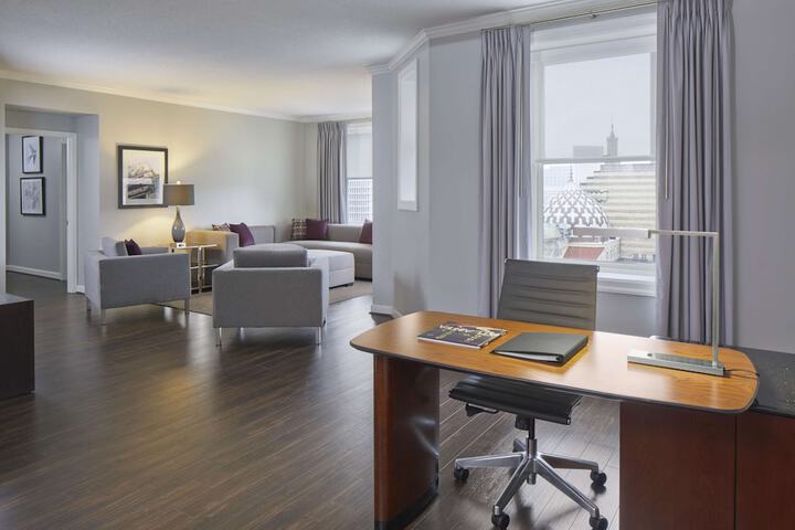 Room 10 of 107