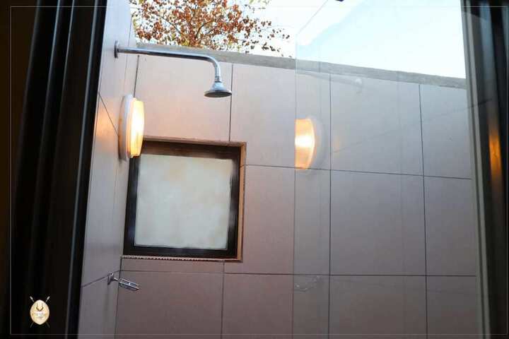Room 9 of 18
