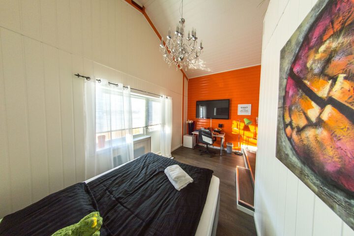 Room 9 of 76