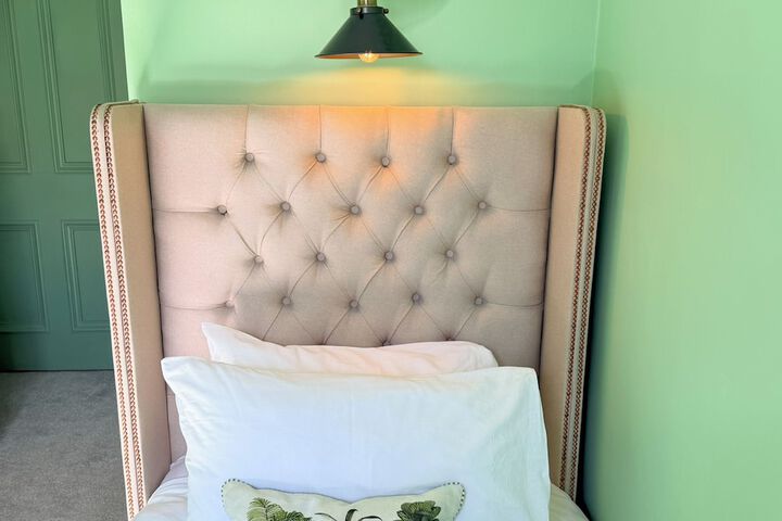 Room 15 of 158