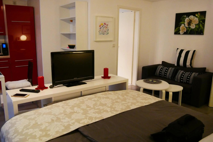 Room 5 of 11