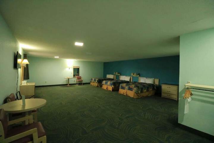 Room 8 of 22