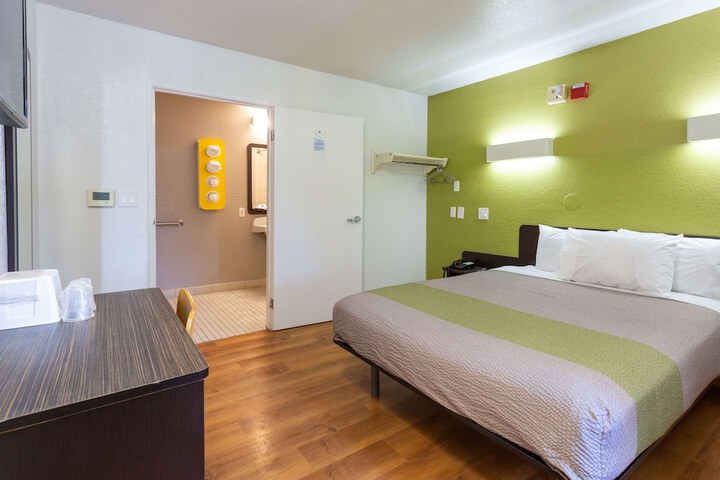Double Room Disability Accessible (10 of 17)