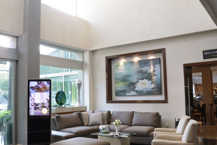Entrance & Lobby