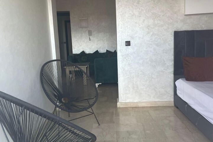 Room 4 of 18