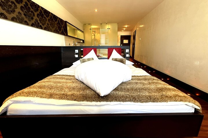 Room 80 of 205
