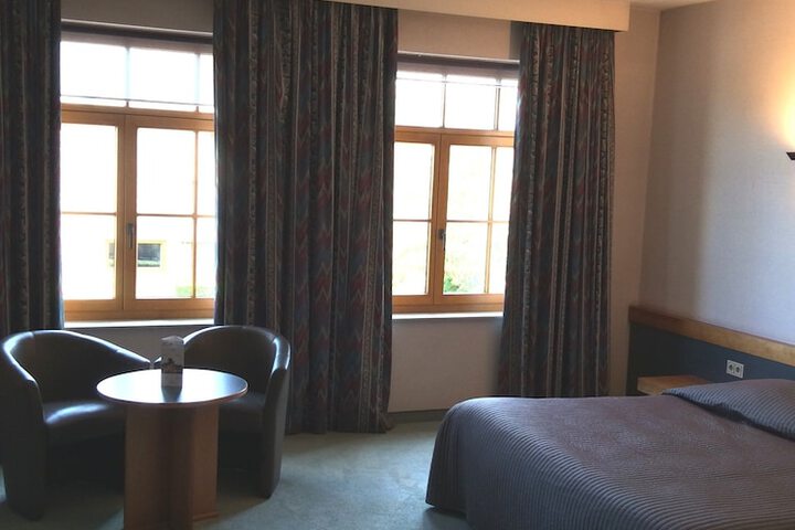 Room 10 of 43