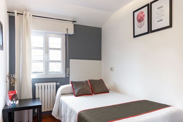 Room 3 of 33