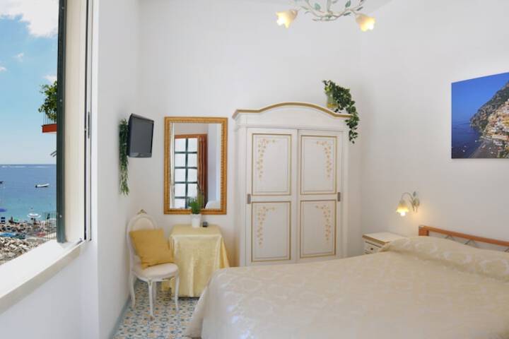 Room 5 of 17