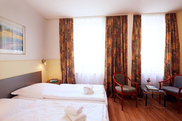 Room 5 of 18