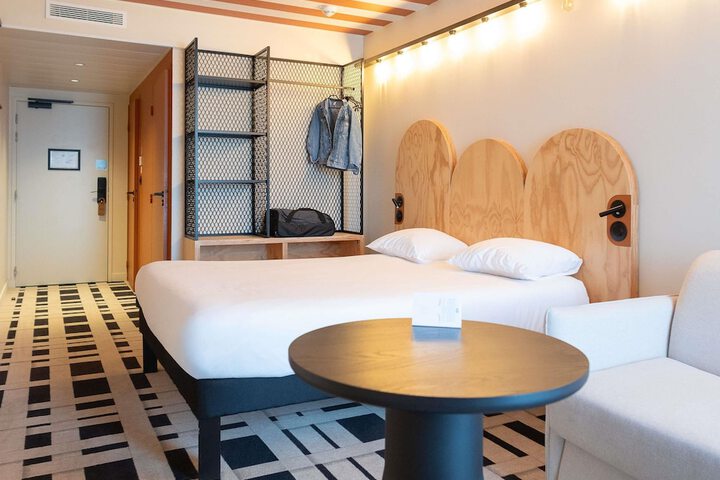 Hotel 146 of 151