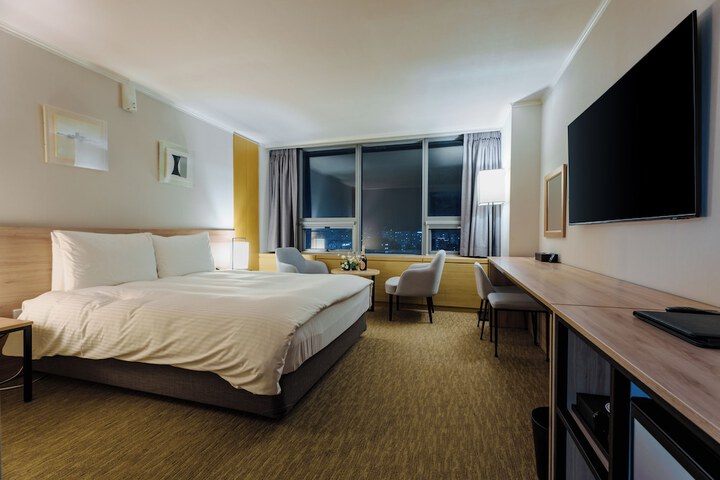 Room 17 of 61