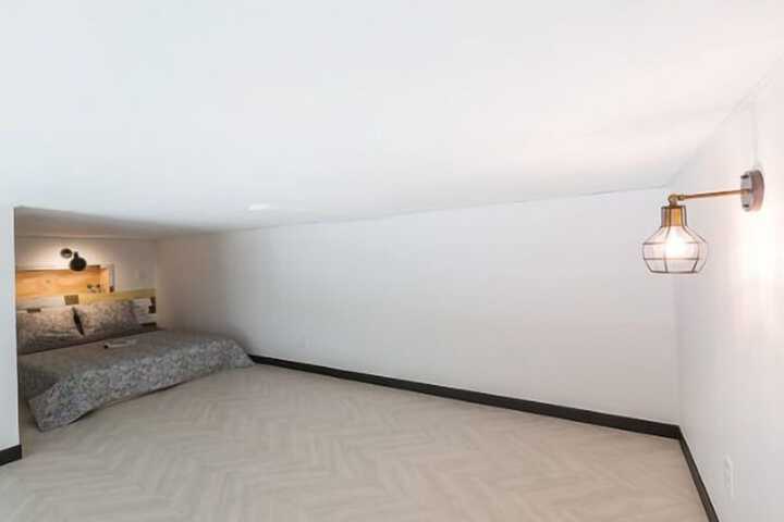 Room 16 of 32