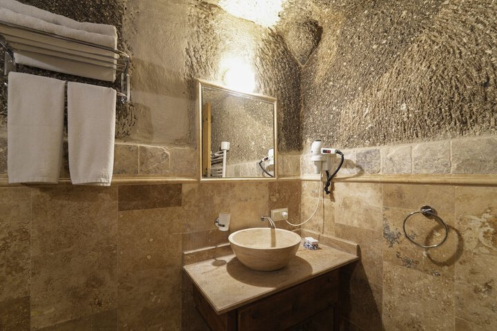 Room 14 of 180