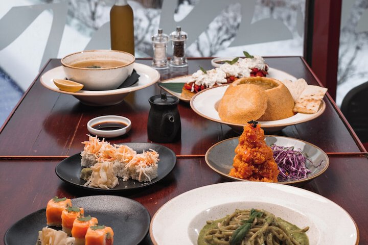 Dining 82 of 102