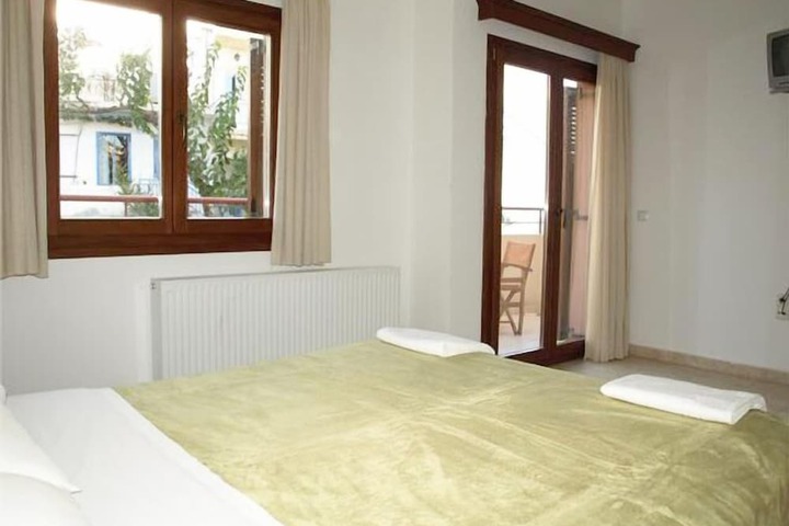 Room 2 of 44