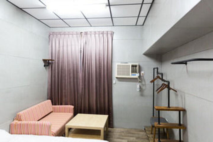 Room 17 of 24
