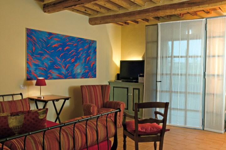 Room 35 of 141