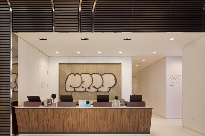 Entrance & Lobby