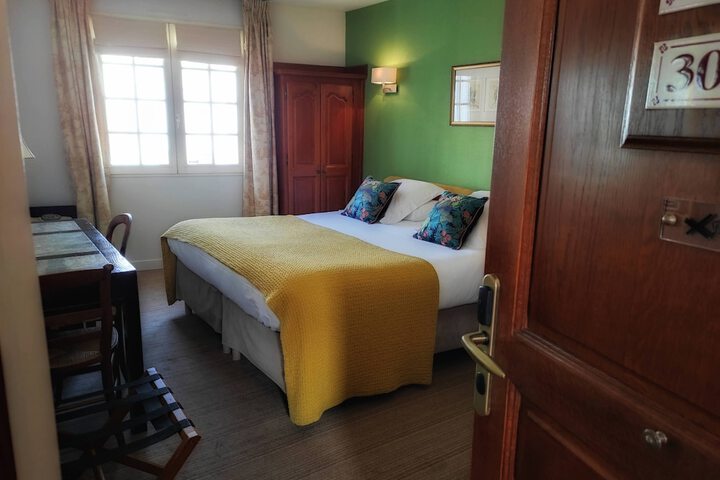 Room 35 of 69